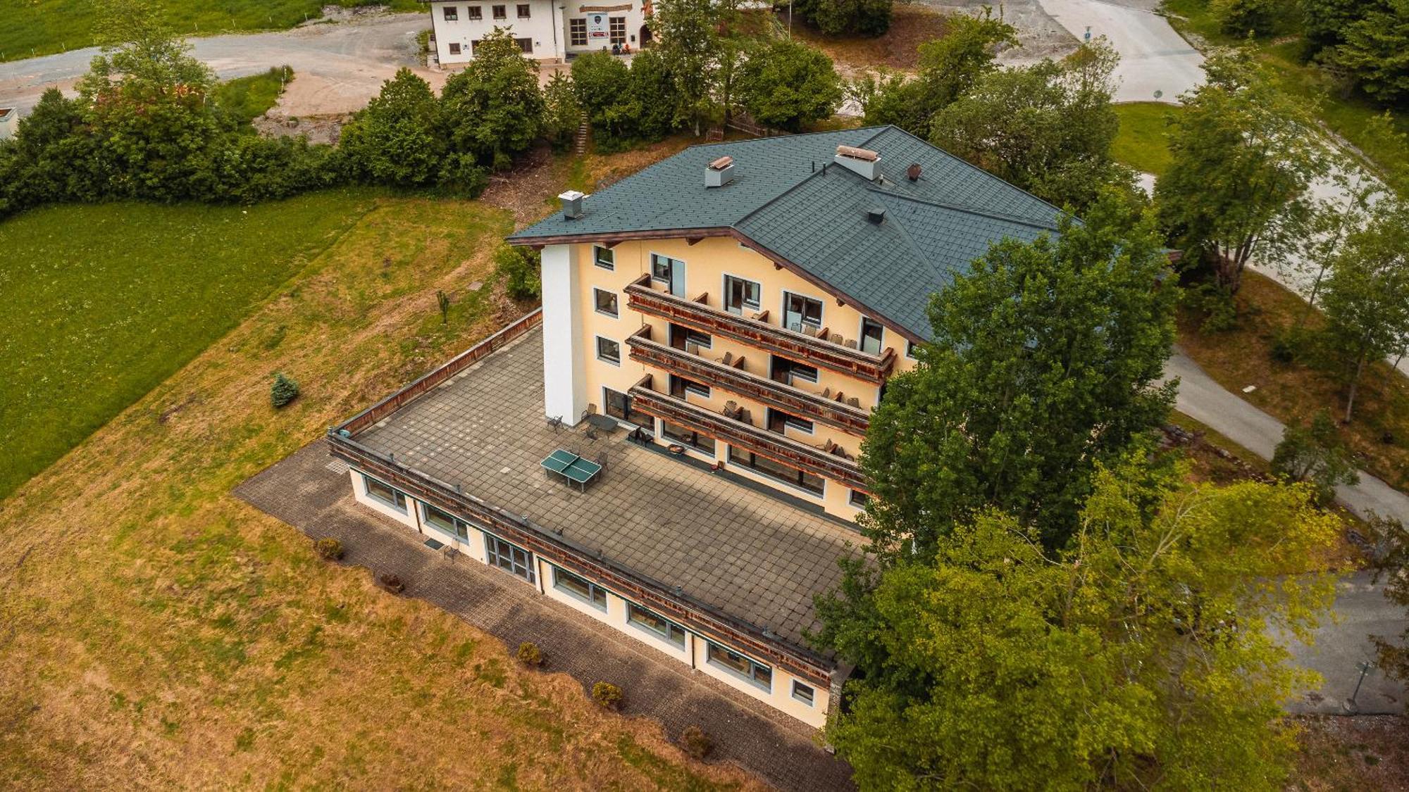 Hahnenkamm Hostel Hofen Exterior photo