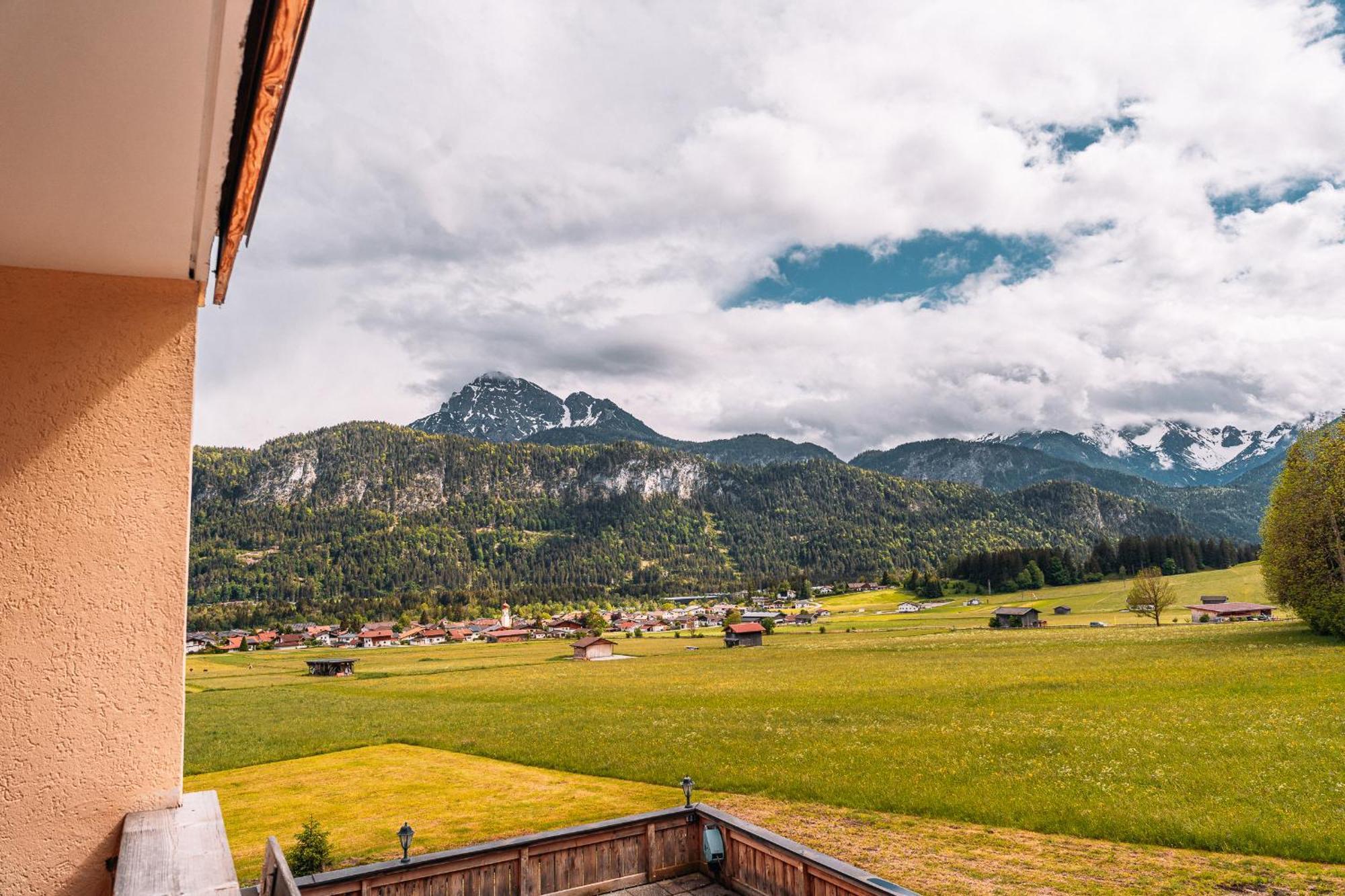 Hahnenkamm Hostel Hofen Exterior photo