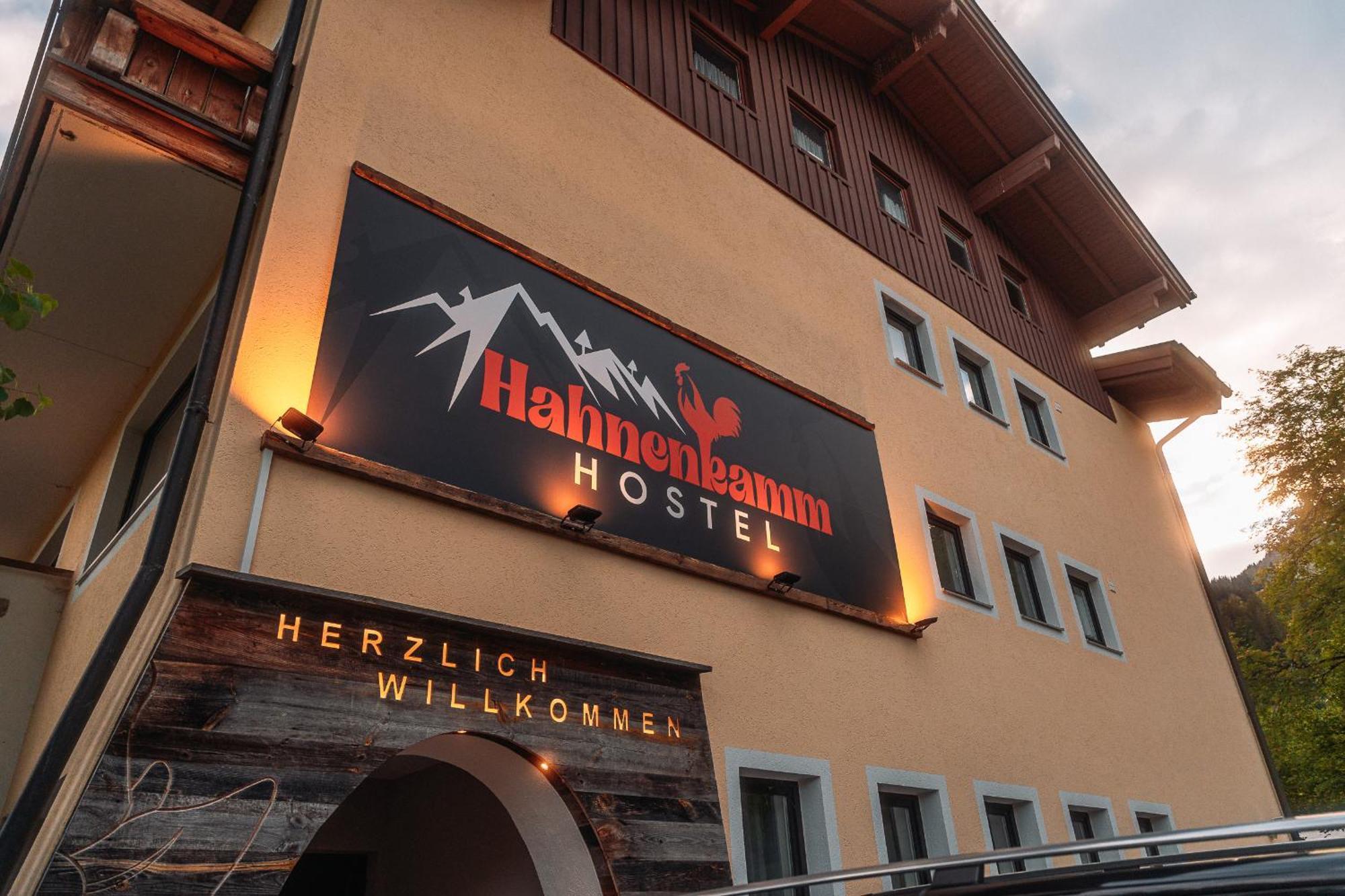 Hahnenkamm Hostel Hofen Exterior photo