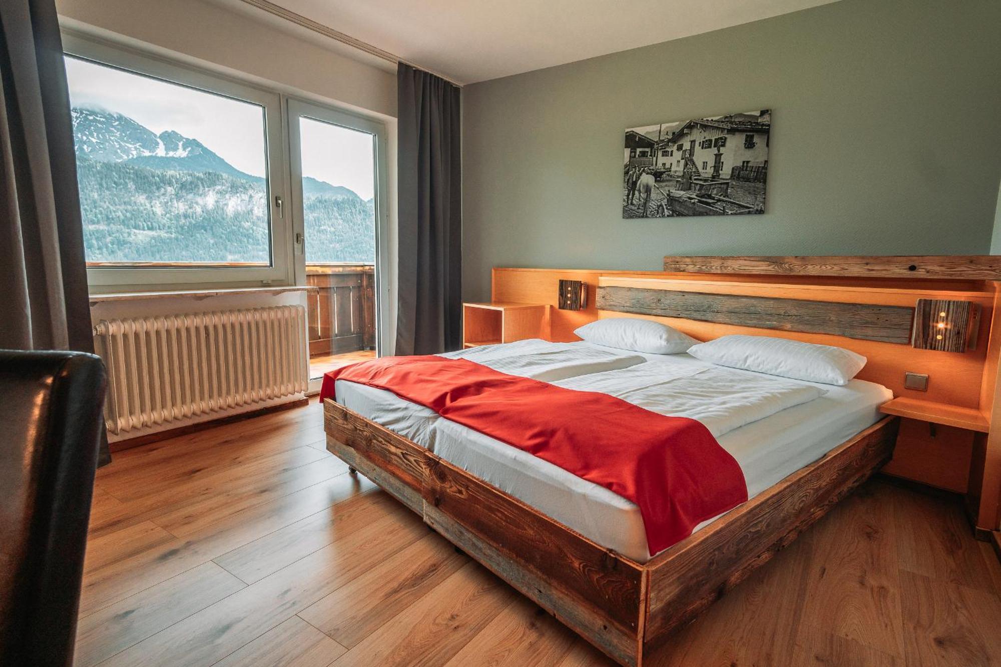 Hahnenkamm Hostel Hofen Room photo